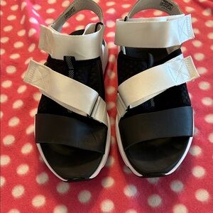 Sorel kinetic impact sandals size 10